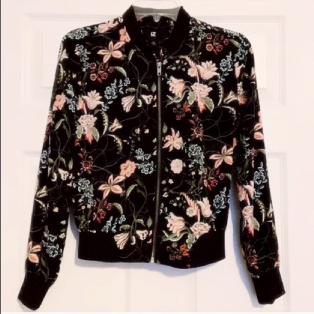 NEW IZ Byer Floral Zip-Up Jacket Cover Up